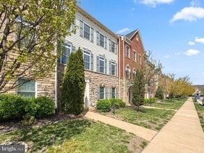 42365 Pine Forest Dr in Chantilly, VA - Building Photo - Building Photo