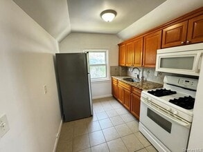 8 Dudley Pl in Yonkers, NY - Building Photo - Building Photo