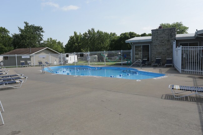 Cedar Terrace (Manufactured Home Community) in Cedar Rapids, IA - Building Photo - Building Photo