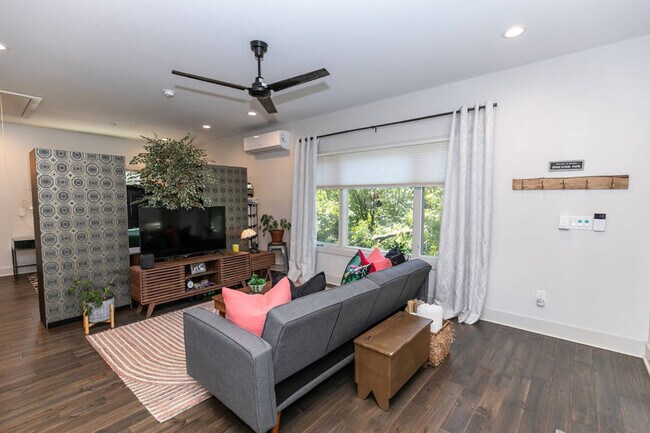 1084 Sanders Ave SE, Unit FL1-ID1261333P in Atlanta, GA - Foto de edificio - Building Photo