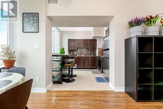 208 Enfield Pl in Mississauga, ON - Building Photo - Building Photo