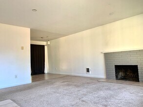 14040 Courtland Pl N in Seattle, WA - Building Photo - Building Photo