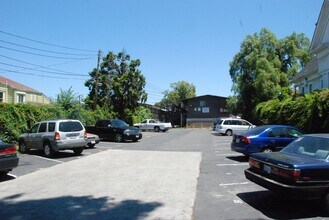 2554 E 16th Street in Oakland, CA - Building Photo - Building Photo