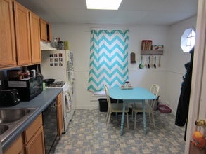 1324 Vermont St, Unit 3 in Lawrence, KS - Building Photo - Building Photo