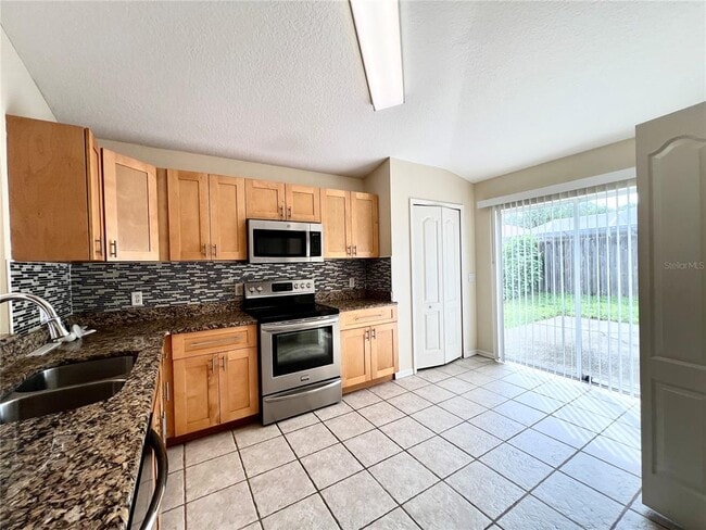 10464 Blackmore Dr in Tampa, FL - Building Photo - Building Photo