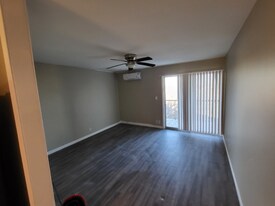 734 N Country Acres Ave, Unit 303 in Wichita, KS - Building Photo