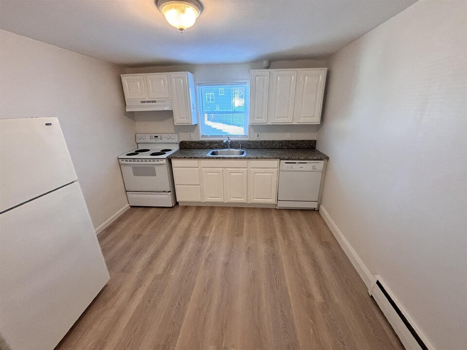 98 Edward St, Unit 1 in Medford, MA - Foto de edificio