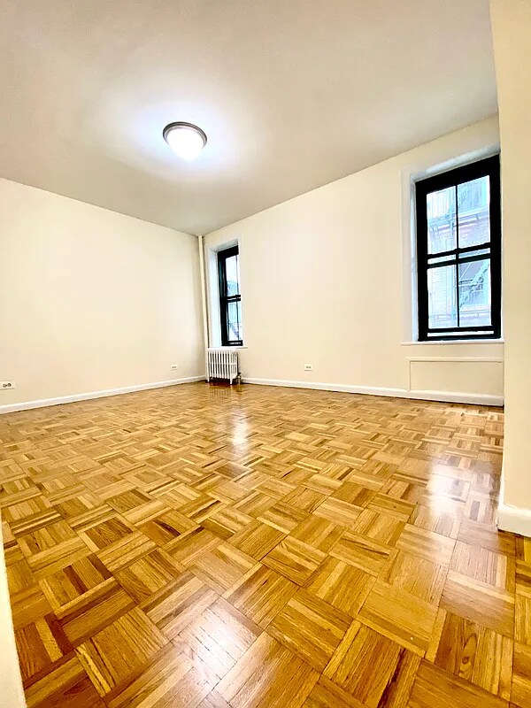 249 E 71st St in New York, NY - Foto de edificio - Building Photo