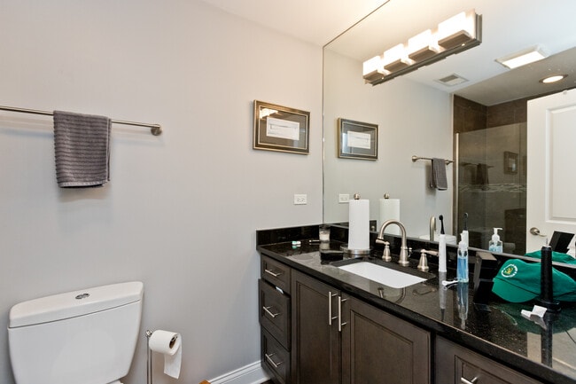 2912 N Avers Ave, Unit 2 in Chicago, IL - Foto de edificio - Building Photo