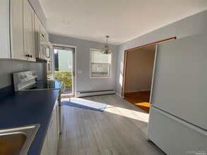 52 Grand Pl in East Northport, NY - Building Photo - Building Photo