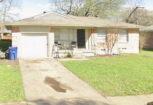 9216 Freeport Dr in Dallas, TX - Building Photo