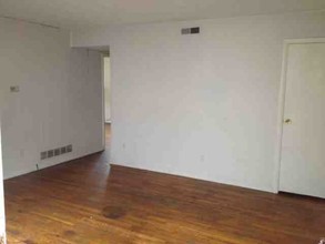 1821 Mills Ave in Norwood, OH - Foto de edificio - Building Photo