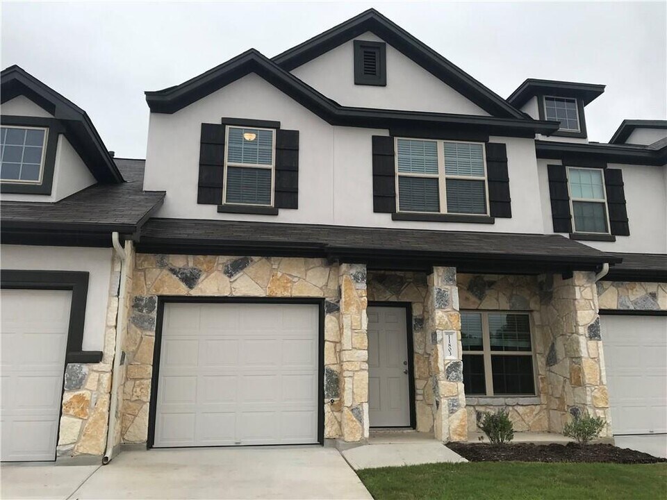 11803 Frenchie Ln in Austin, TX - Building Photo