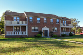 Pine Valley Court in Clementon, NJ - Building Photo - Building Photo