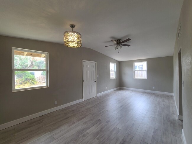 703 W Veterans Dr in Perry, FL - Building Photo - Building Photo