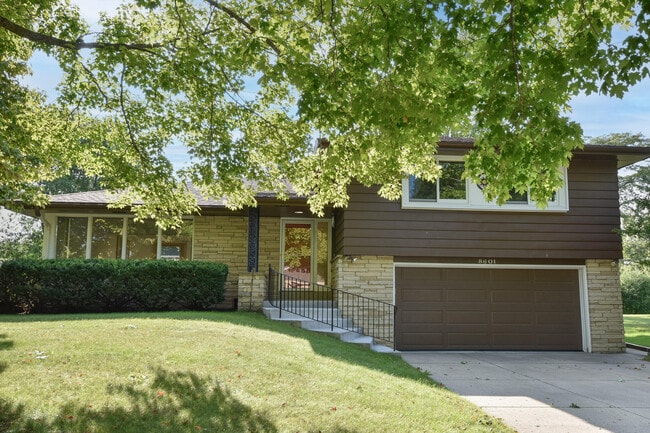 property at 8601 N Manor Ln