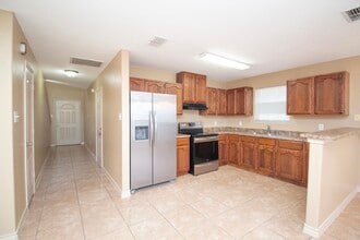 4248 Dorel Dr in Laredo, TX - Foto de edificio - Building Photo