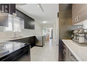 7XXX Holly St in Burnaby, BC - Building Photo - Building Photo