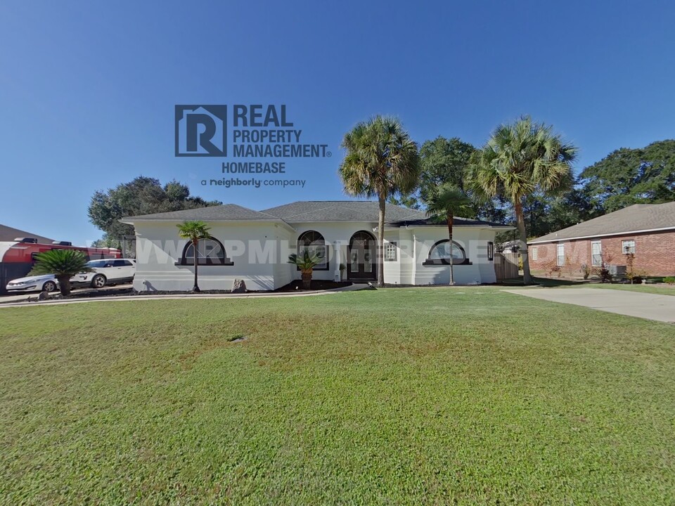 4578 Live Oak Church Rd in Crestview, FL - Building Photo