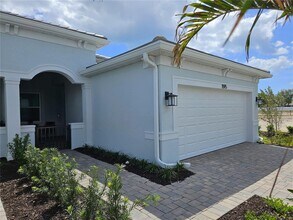 1595 Tavira Pl in Englewood, FL - Building Photo - Building Photo