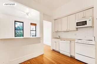 192 Bleecker St in New York, NY - Building Photo - Building Photo