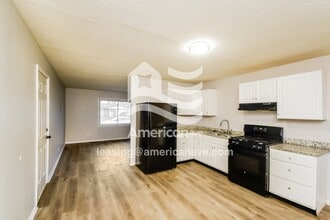 3704 Erin Dr in Indianapolis, IN - Foto de edificio - Building Photo