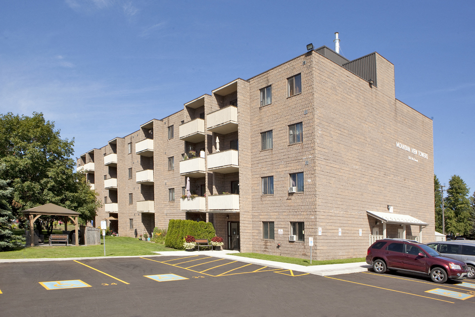 Mountain View Apartments in Collingwood, ON - Building Photo