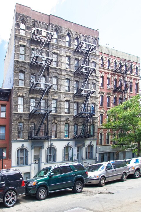 307 E 109th St in New York, NY - Building Photo