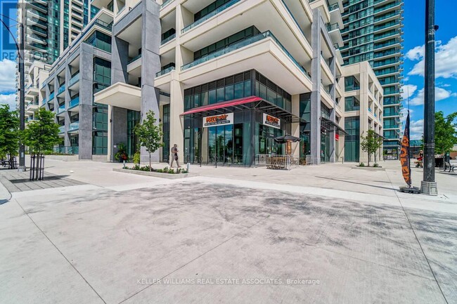 4055-4055 Parkside Village Dr in Mississauga, ON - Building Photo - Building Photo