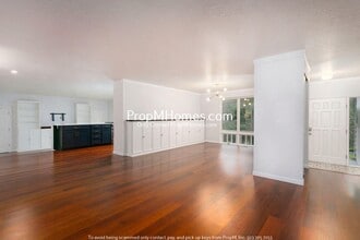14201 Dolph Ct in Lake Oswego, OR - Building Photo - Building Photo