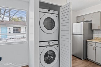 3329 Mayflower St in Jacksonville, FL - Building Photo - Building Photo