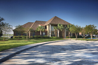 The Village at Fountain Lake in Gonzales, LA - Foto de edificio - Building Photo