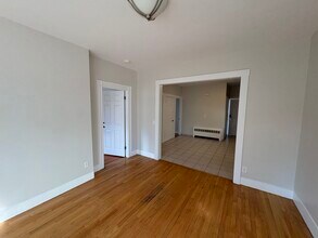 24 Washington Ave, Unit 1 in Waltham, MA - Building Photo - Building Photo