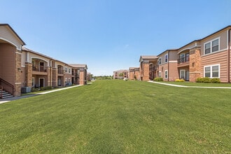The Bridges on Travis in Sherman, TX - Foto de edificio - Building Photo