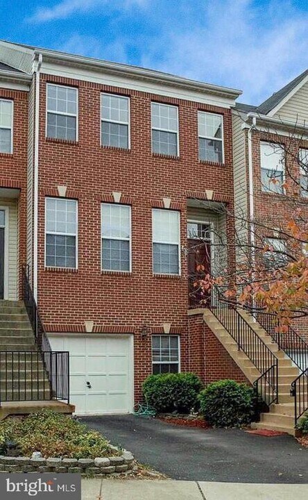 2503 James Monroe Cir in Herndon, VA - Building Photo