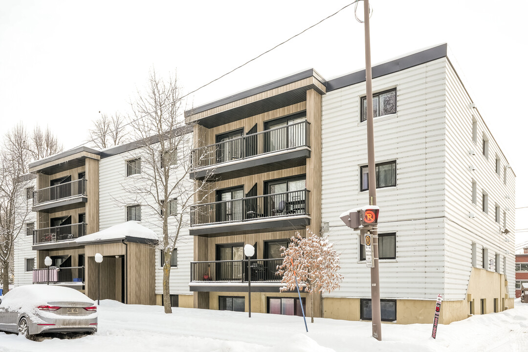 1990 Des Intendants Rue in Québec, QC - Building Photo