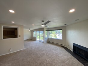 9715 NE Juanita Dr in Kirkland, WA - Building Photo - Building Photo