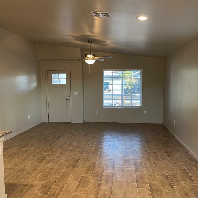 4949 Kailasa Dr in Las Cruces, NM - Foto de edificio - Building Photo