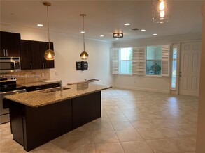 8280 Cascada Isles Dr in Hollywood, FL - Building Photo - Building Photo