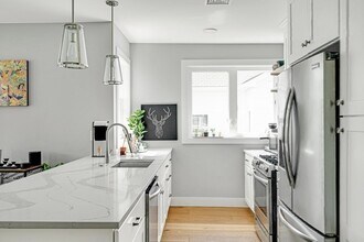 19 Plymouth St, Unit 2 in Cambridge, MA - Building Photo - Building Photo