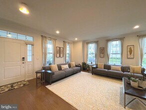 17 Peacock Wy in Princeton, NJ - Building Photo - Building Photo