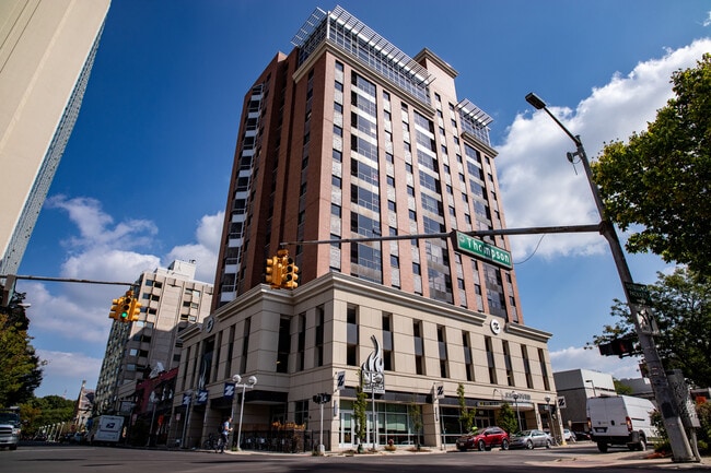 Z West Apartments in Ann Arbor, MI - Building Photo - Building Photo