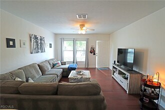 9639 Eaton Gardens Ln in Ft. Myers, FL - Building Photo - Building Photo
