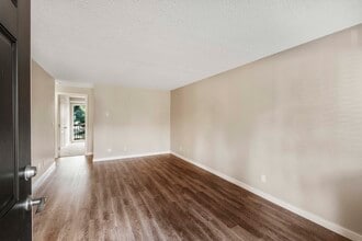 Canyon Ridge Apartment in Tacoma, WA - Foto de edificio - Building Photo