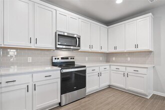 233 Kellys Heroes Wy in Jarrell, TX - Building Photo - Building Photo