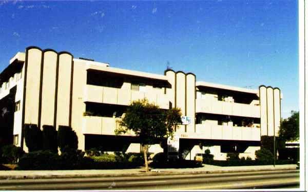 Coldwater Canyon Apartments in North Hollywood, CA - Foto de edificio - Building Photo