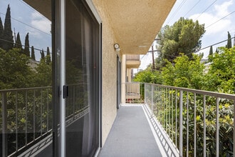 Irolostar Apartments in Los Angeles, CA - Foto de edificio - Interior Photo