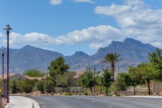 7405 Port Charlotte Ave in Las Vegas, NV - Building Photo - Building Photo