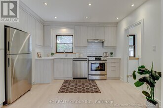597 Conacher Dr in Toronto, ON - Building Photo - Building Photo