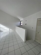 615 W Park Dr in Miami, FL - Building Photo - Building Photo